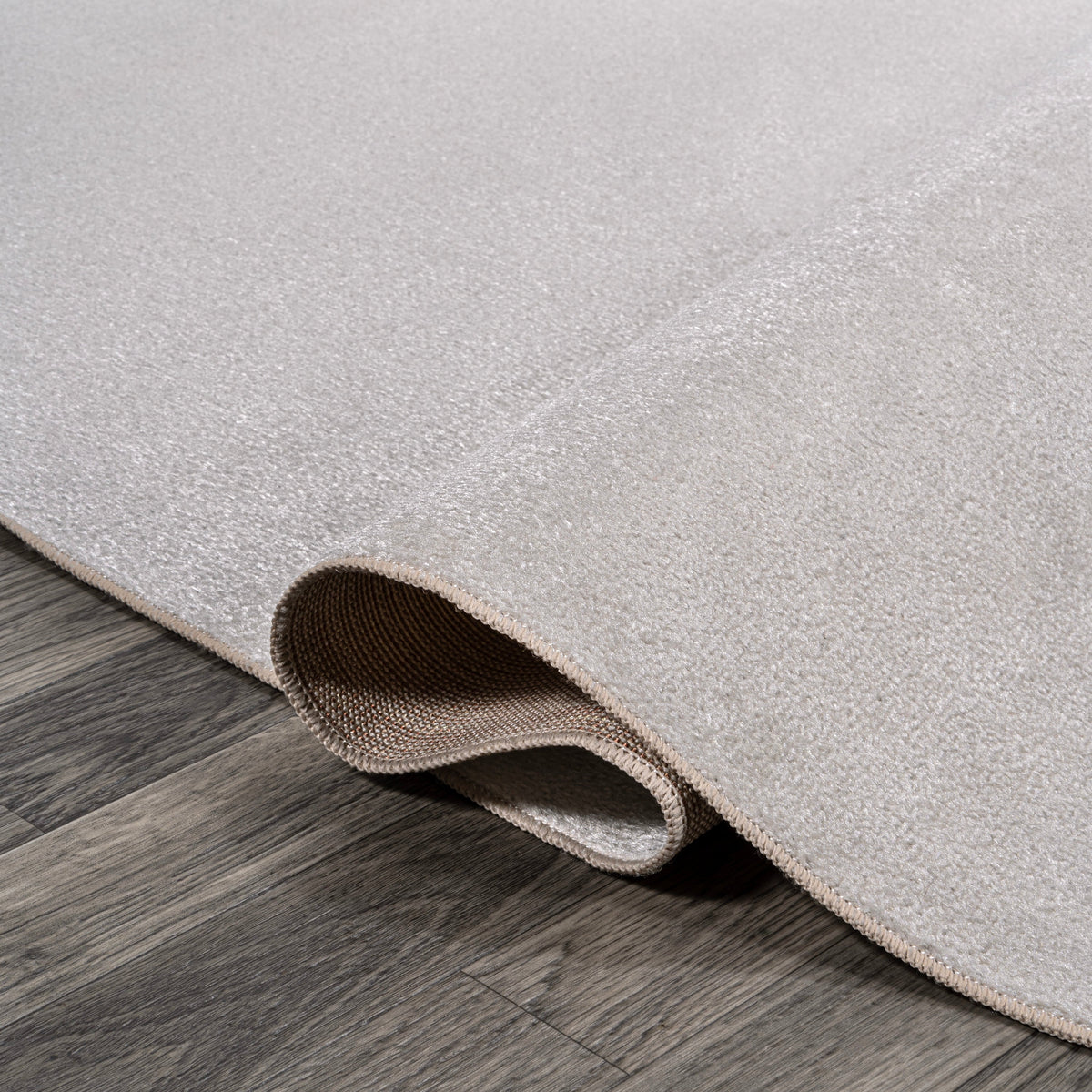 Twyla Classic Solid Low-Pile Machine-Washable Area Rug