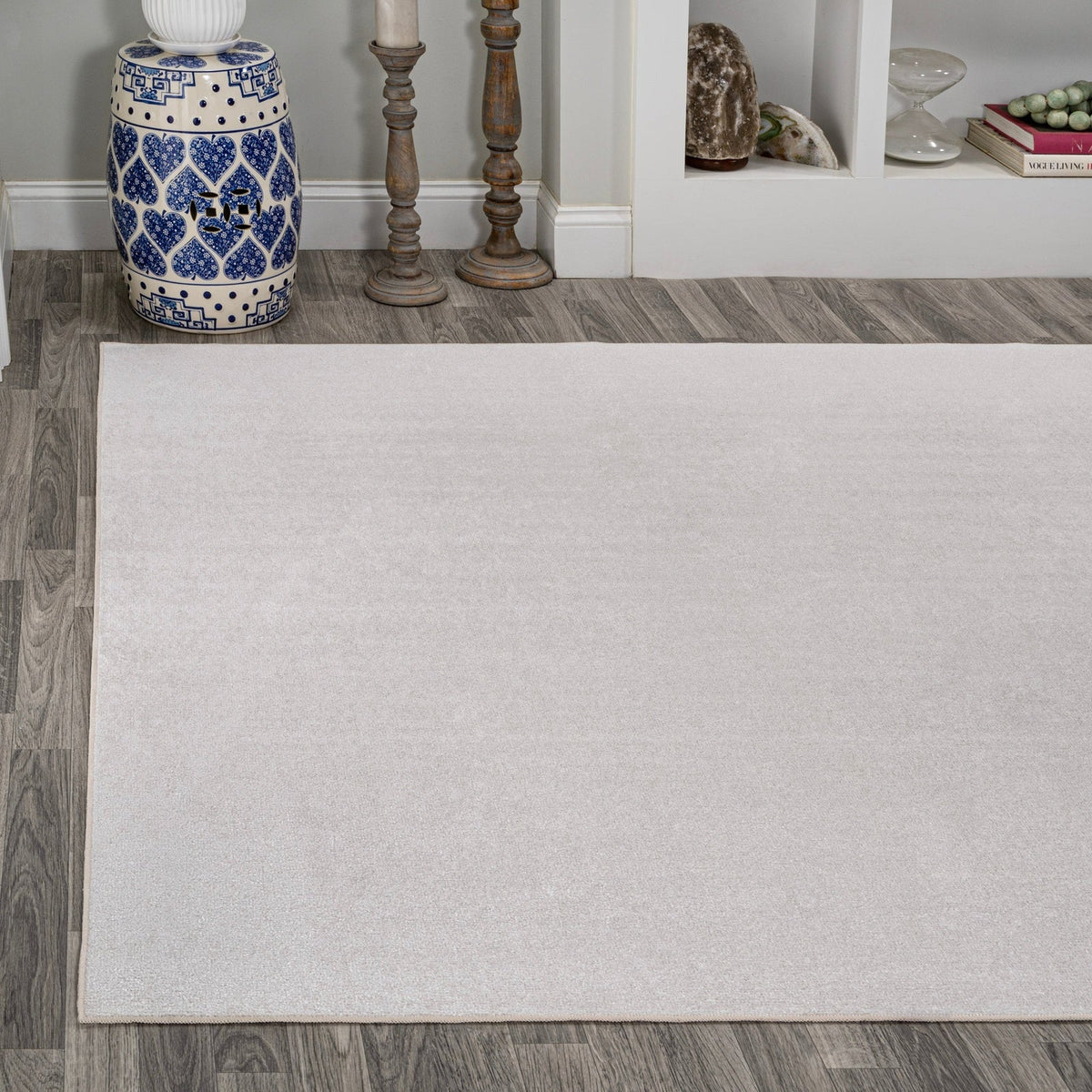 Twyla Classic Solid Low-Pile Machine-Washable Area Rug