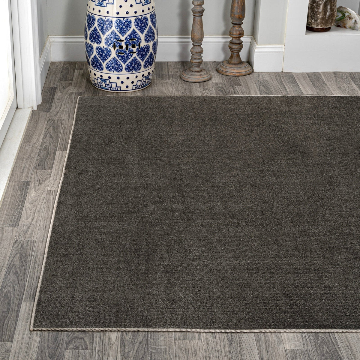 Twyla Classic Solid Low-Pile Machine-Washable Area Rug