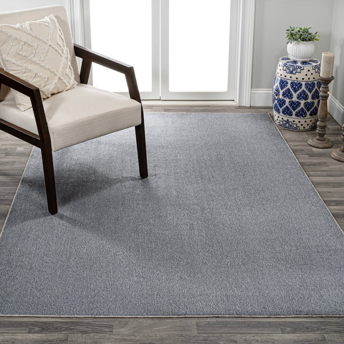 Twyla Classic Solid Low-Pile Machine-Washable Area Rug