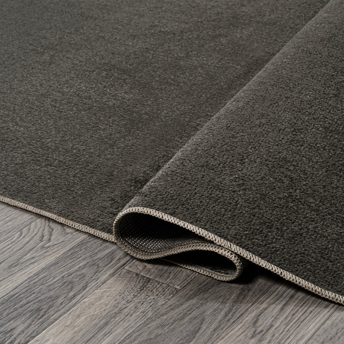 Twyla Classic Solid Low-Pile Machine-Washable Area Rug