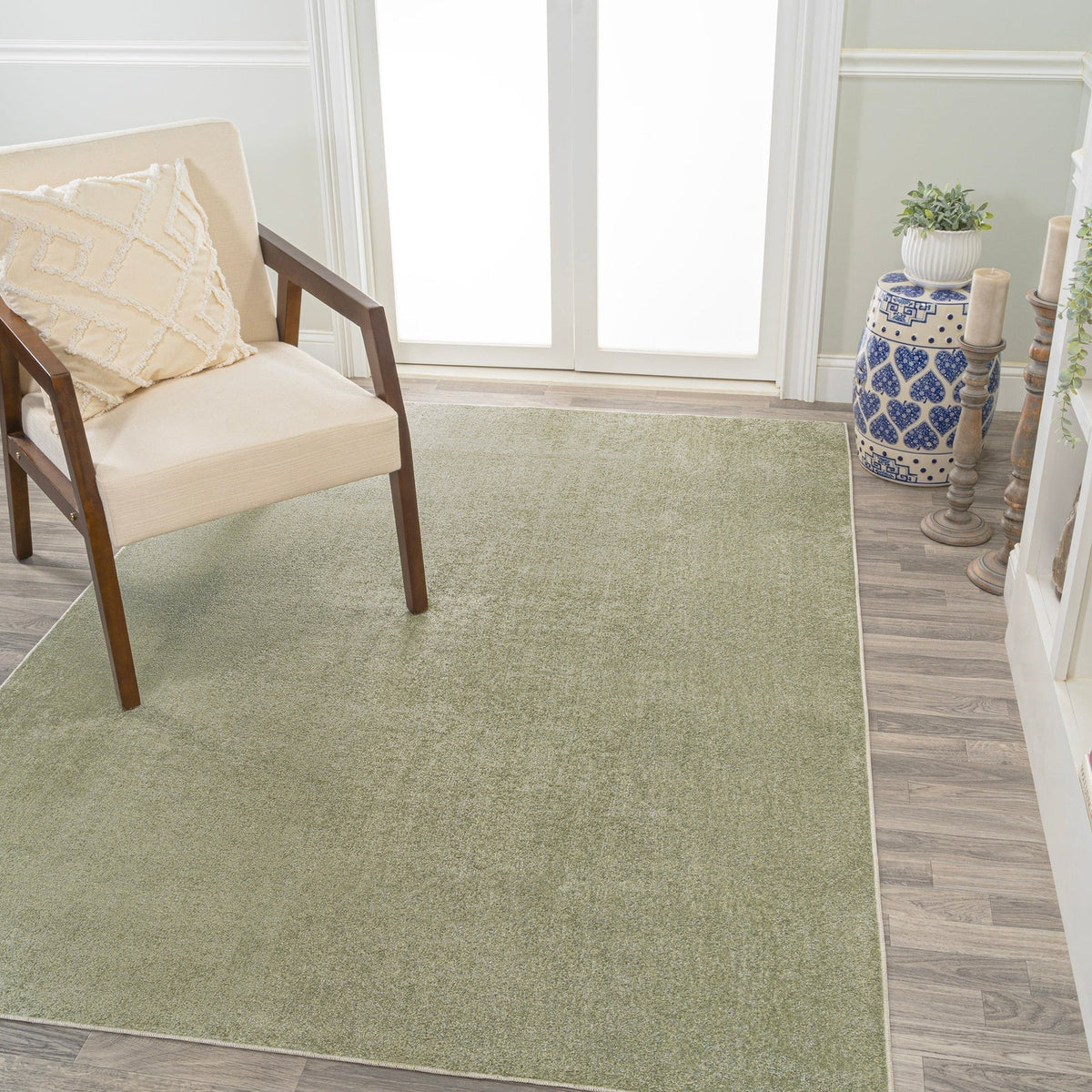 Twyla Classic Solid Low-Pile Machine-Washable Area Rug