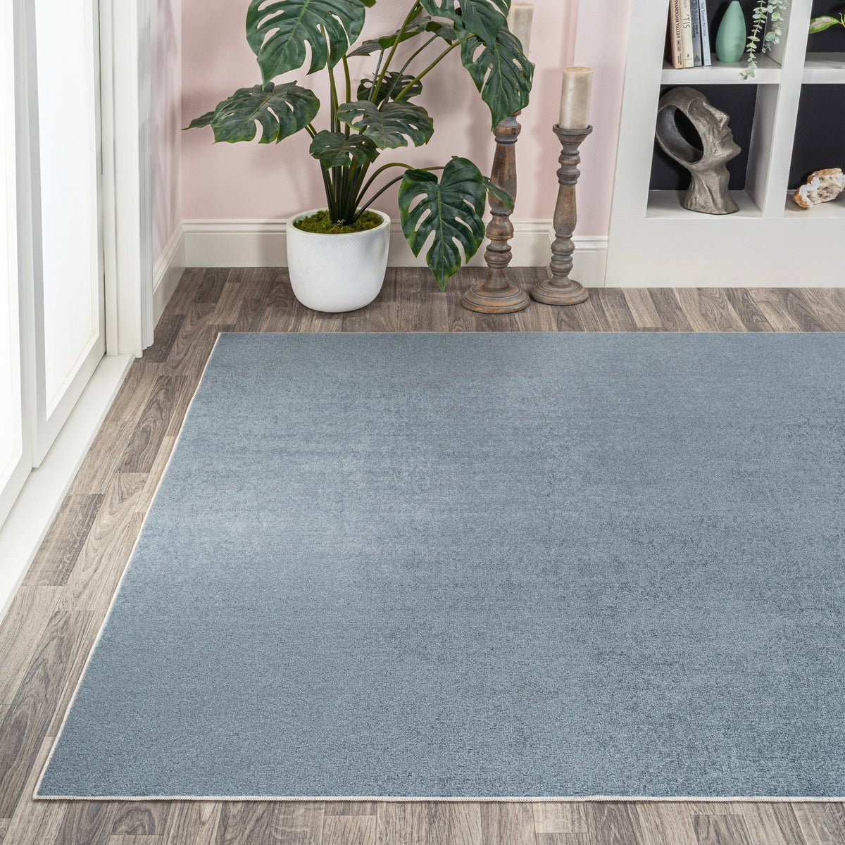 Twyla Classic Solid Low-Pile Machine-Washable Area Rug