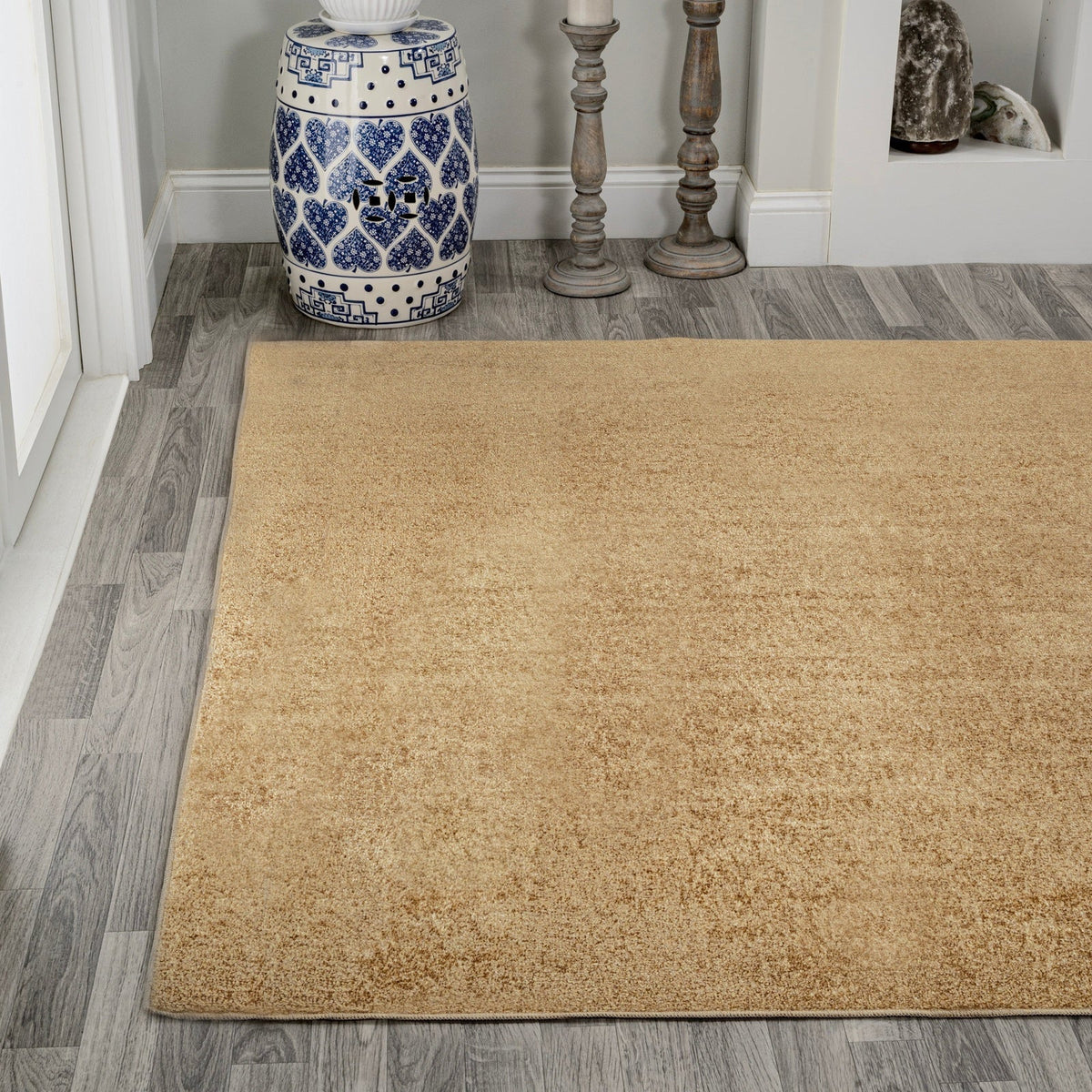 Twyla Classic Solid Low-Pile Machine-Washable Area Rug
