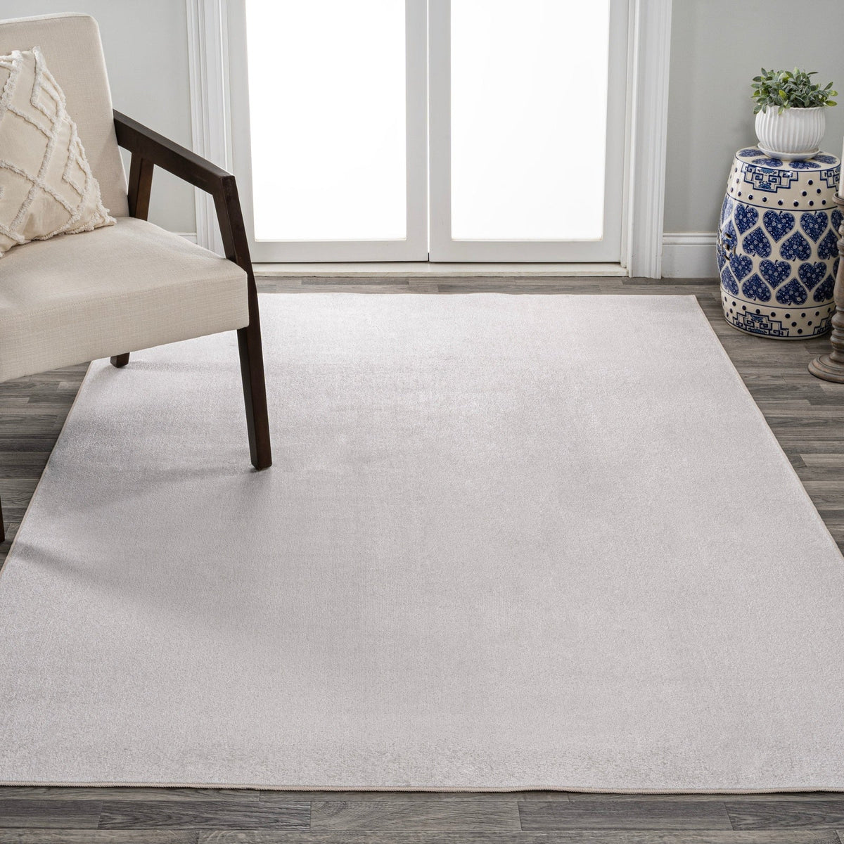Twyla Classic Solid Low-Pile Machine-Washable Area Rug