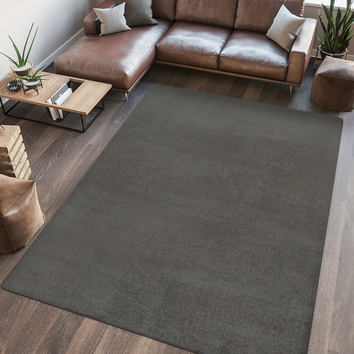 Twyla Classic Solid Low-Pile Machine-Washable Area Rug