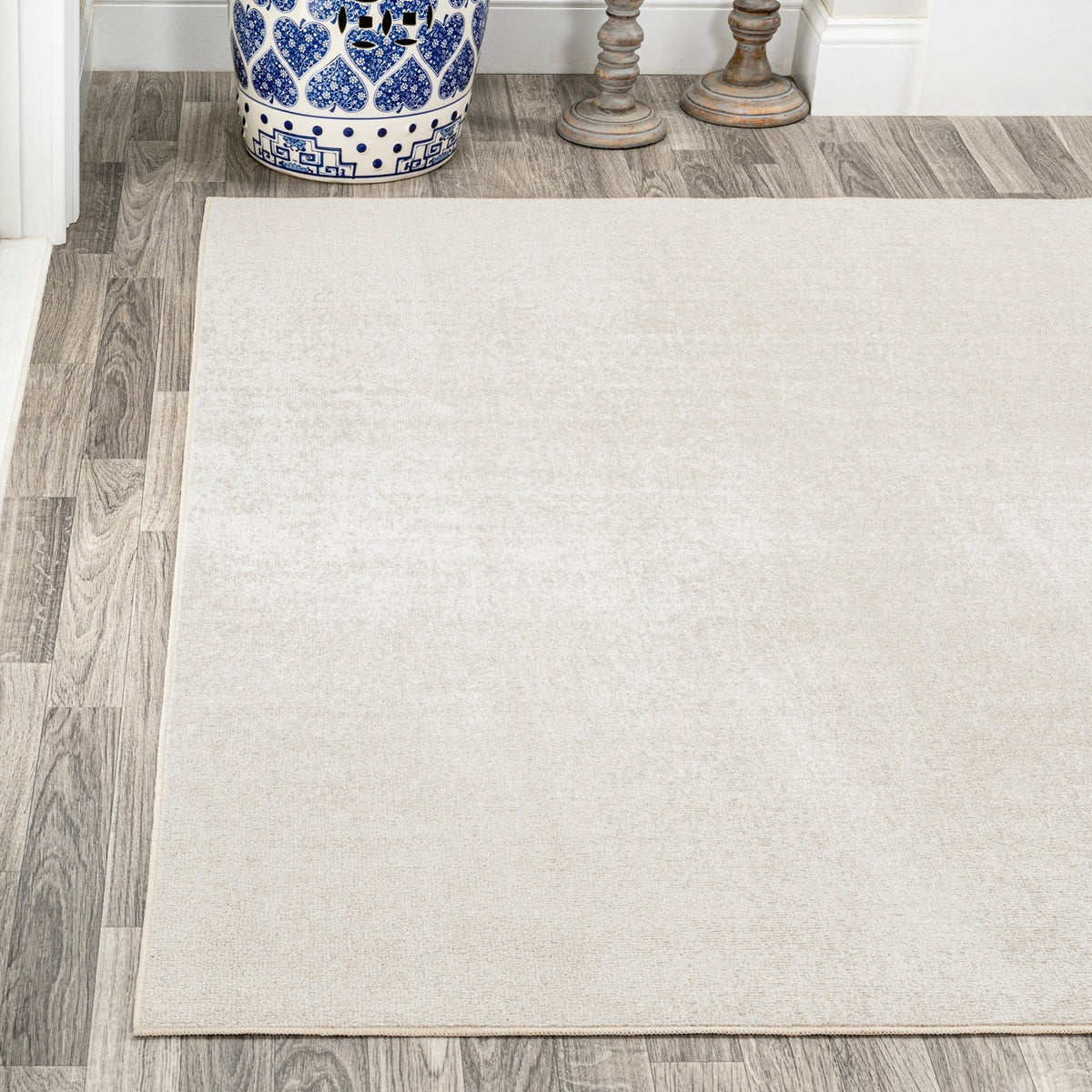 Twyla Classic Solid Low-Pile Machine-Washable Area Rug