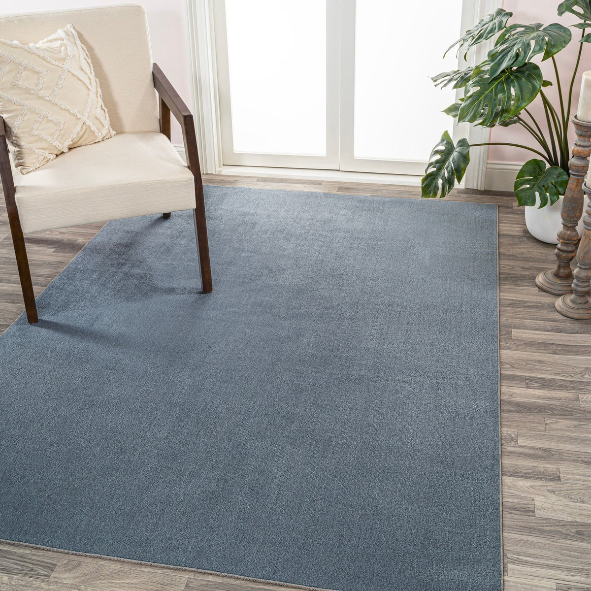 Twyla Classic Solid Low-Pile Machine-Washable Area Rug