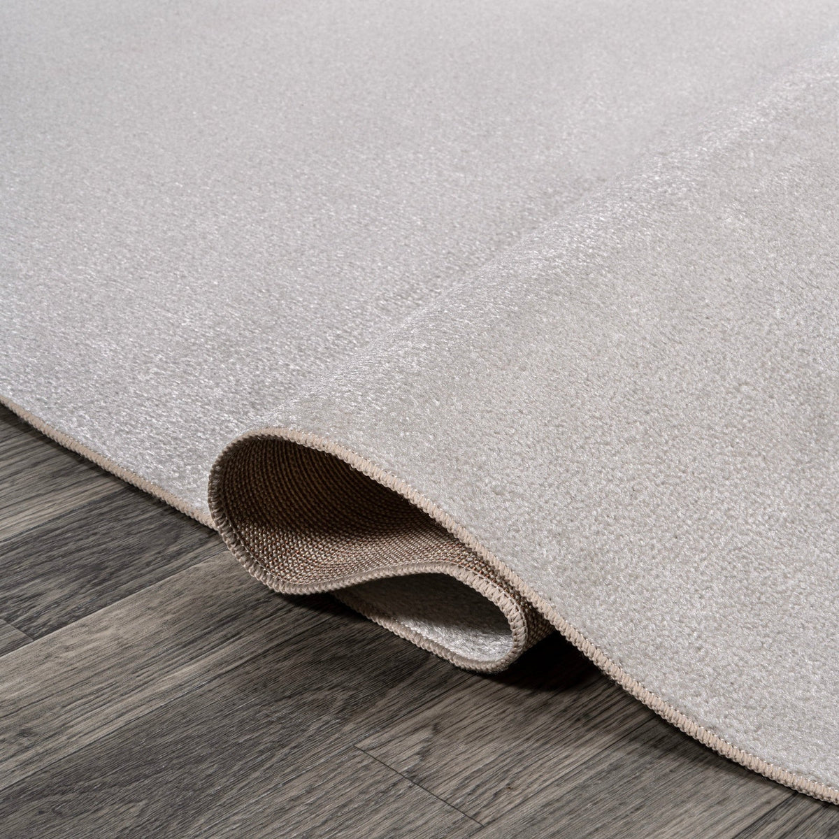 Twyla Classic Solid Low-Pile Machine-Washable Area Rug
