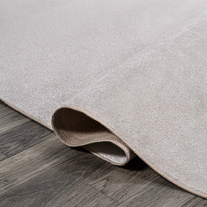 Twyla Classic Solid Low-Pile Machine-Washable Area Rug